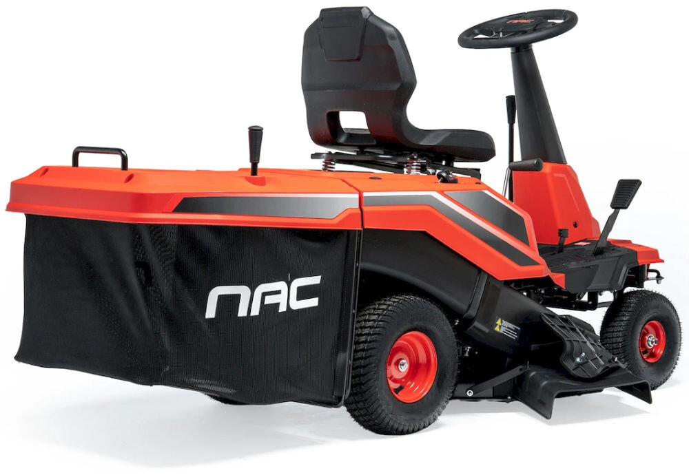 Traktor ogrodowy NAC TRR61-224R-RC-RO, kosz, zbiornik, trawa, wygoda, Widok z tyłu na traktorek ogrodowy z koszem.