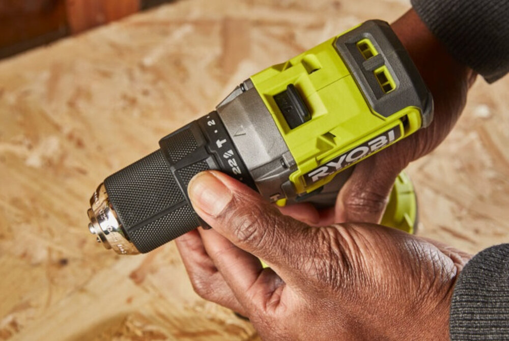 Wiertarko-wkrętarka RYOBI RPD18BL-2C20S 24-pozycyjna regulacja momentu obrotowego w drewnie do 38 mm w metalu do 13 mm