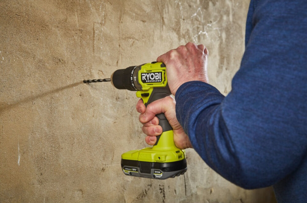 Wiertarko-wkrętarka RYOBI RPD18BL-2C20S funkcja udaru czestotliwosc do 28000 ud/min praca w betonie murze cegle do 13 mm