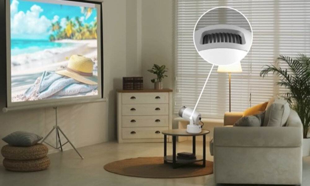 Projektor KIANO Vision 2 ręczna regulacja ostrości obraz wyraźny, Projektor stojący na stoliku, wyświetlający obraz na ekranie porojekcyjnym