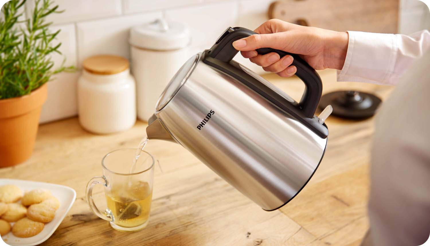 HD9355 92 CZAJNIK Z OBROTOWA PODSTAWA DESKTOP