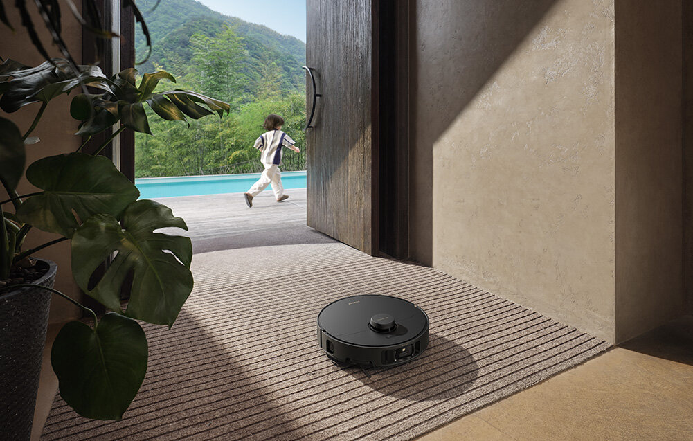 Robot sprzątający DREAME Matrix 10 Pro Czarny zdjęcie lifestyle Sprzątanie sterowane danymi Technologia CleanGenius™Funkcja Smart Dirt Detection  podwójne czyszczenie padów