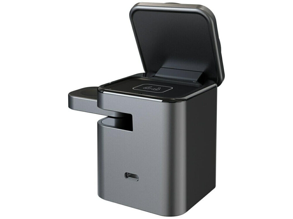 BELINE BE-3IN1 Maksymalna moc 22,5 W (smartfon do 15 W, smartwatch do 2,5 W, słuchawki do 5 W) Mechanizm automatycznego wysuwania paneli - stacja ładująca pod kątem na białym tle