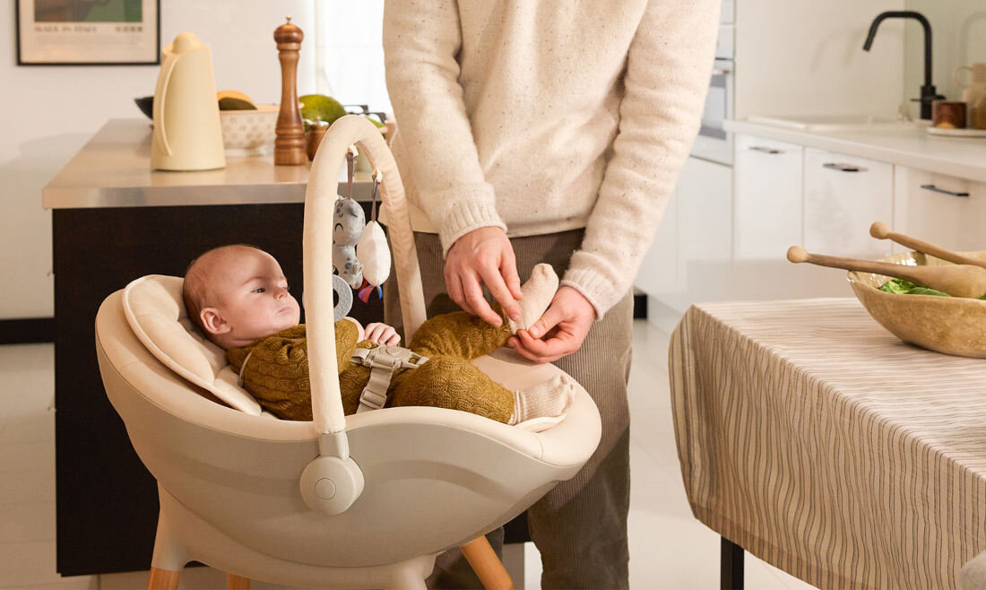 Krzesełko do karmienia KINDERKRAFT Fini Up 2w1 Beżowy wygląd prezentacja wizualizacja design Jedno krzesełko na lata na białym tle
