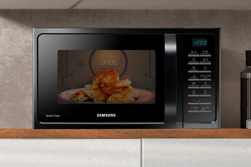 Kuchenka mikrofalowa Samsung MC28H5015AK z termoobiegiem równomiernie ogrzewa potrawy