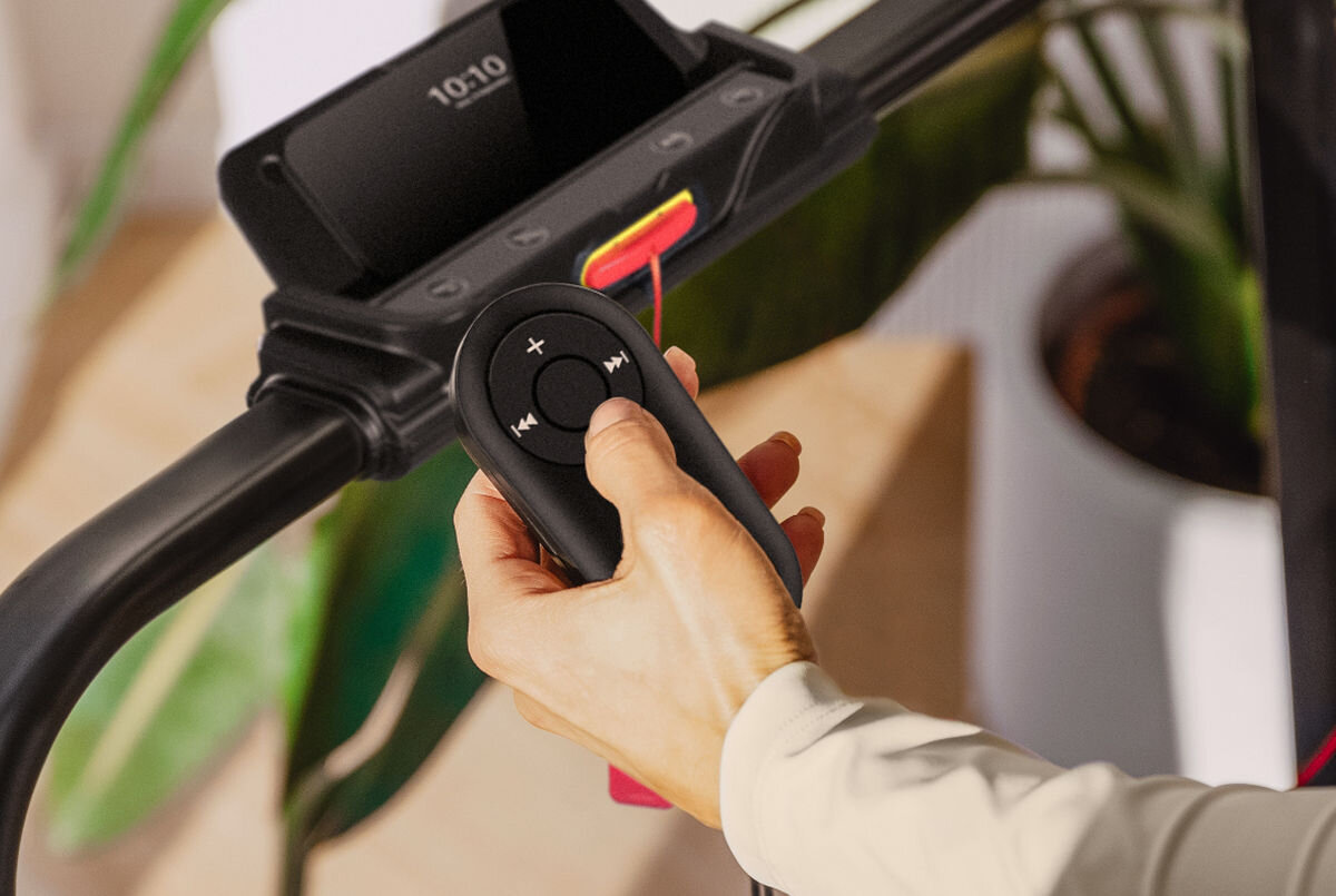 Bieżnia elektryczna SPOKEY Dash+ 932W 6 km/h, ochrona, awaria, bezpieczeństwo, zatrzymanie, Pilot sterujący bieżnią Spokey z wyświetlaczem czasu