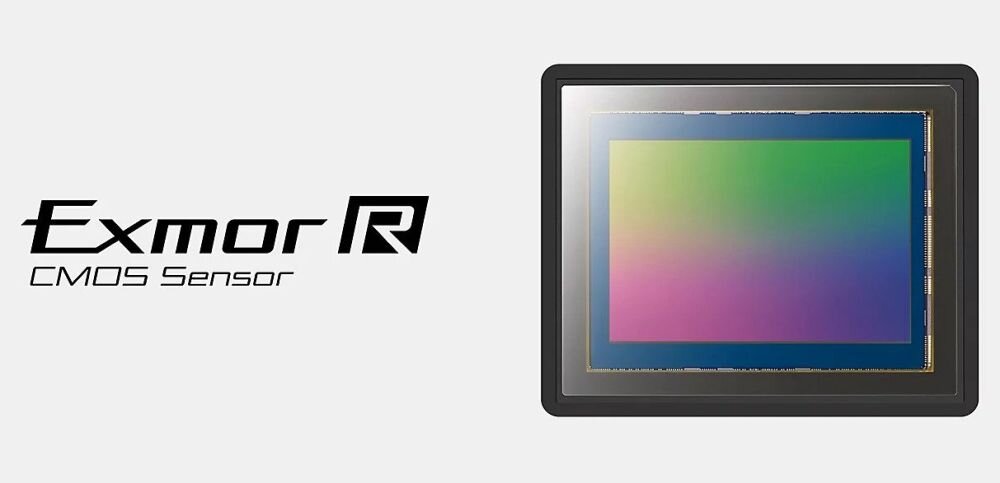 Obraz przedstawia logo \'Exmor R CMOS Sensor\' oraz kolorowy sensor w ramce. Tło jest jasnoszare.