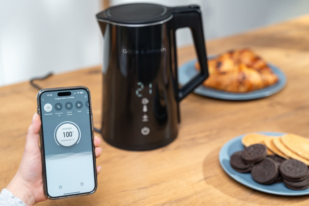 CZAJNIK GÖTZE&JENSEN KT975K (DOUBLE WALL) (WI-FI) (1,7L) aplikacja na czuwaniu widoczny czajnik z temperaturą 21 stopni kontroler strix zabezpieczenie przed przegrzaniem automatyczne wyłączenie