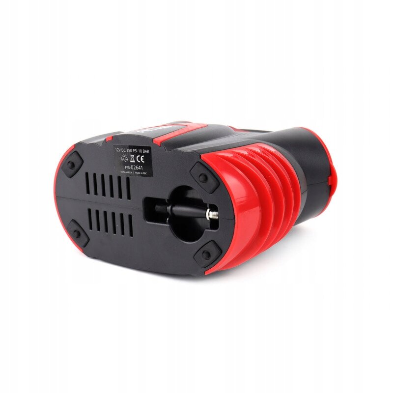 Czarno-czerwony kompresor z widocznymi otworami wentylacyjnymi i gniazdem na wtyczkę. Na obudowie znajduje się napis: \'12V DC 150 PSI 10 BAR, P/N: 02641\'.