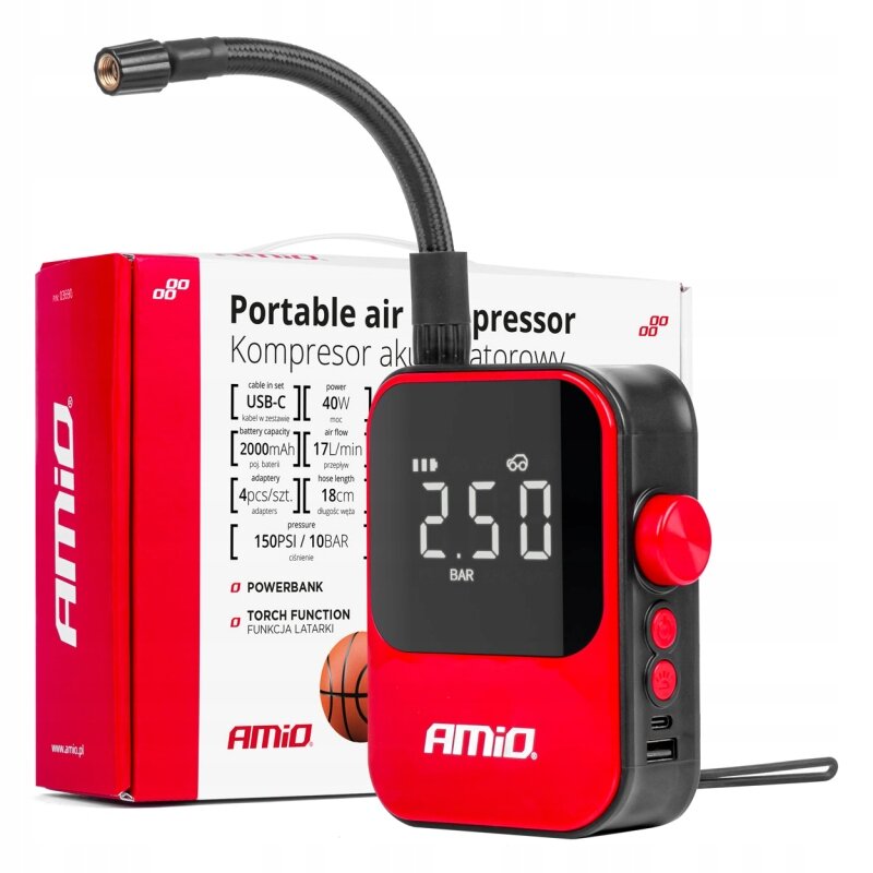Na obrazie widoczna jest czerwona pompka elektryczna z wyświetlaczem pokazującym \'2.50 BAR\', obok znajduje się pudełko z napisem \'Portable air compressor Kompresor akumulatorowy\'.