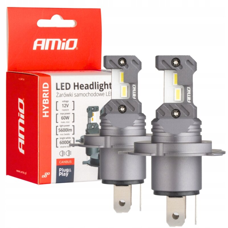 Na obrazie widoczne są dwie żarówki samochodowe LED oraz opakowanie z napisem \'AMiO LED Headlight Żarówki samochodowe LED\'. Opakowanie zawiera informacje: \'voltage 12V\', \'max power 60W\', \'light power 5600lm\', \'bright white 6000K\'.