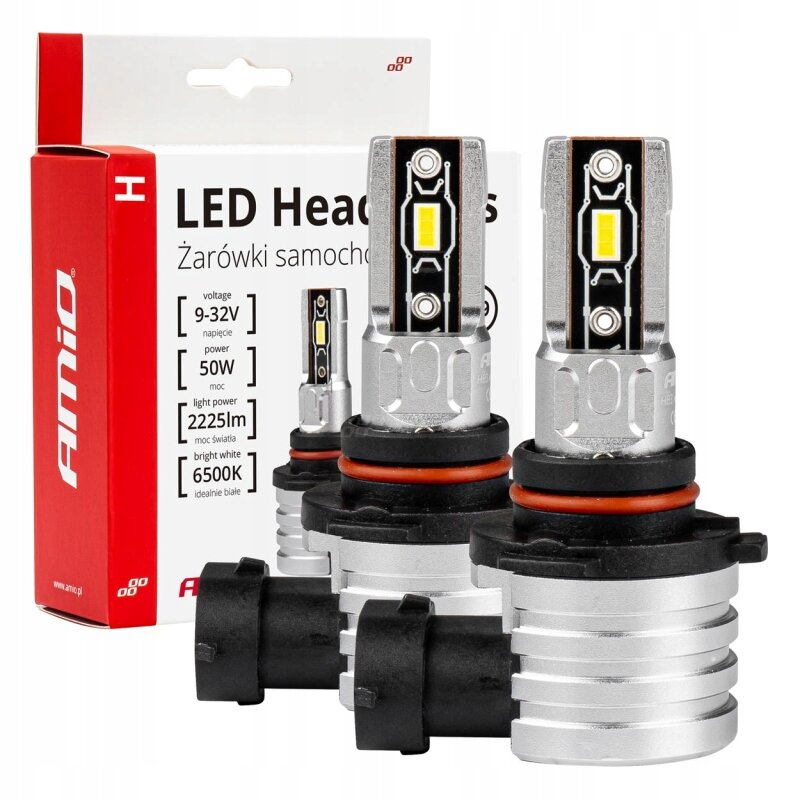 Na obrazie widoczne są dwie srebrne żarówki samochodowe LED oraz opakowanie z napisem \'LED Headlights Żarówki samochodowe\'. Na opakowaniu znajdują się informacje: \'voltage 9-32V\', \'power 50W\', \'light power 2225lm\', \'bright white 6500K\'.