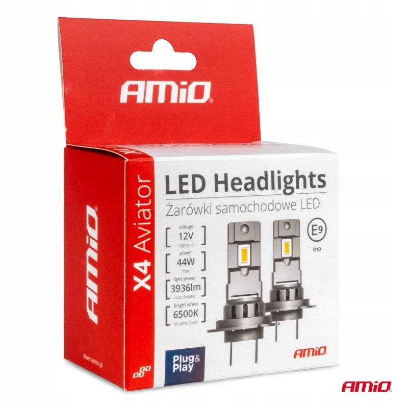 Opakowanie żarówek samochodowych LED marki AMiO z serii X4 Aviator, z widocznymi parametrami: napięcie 12V, moc 44W, jasność 3936lm, barwa światła 6500K. Na opakowaniu znajduje się logo AMiO oraz napis \'Plug & Play\'.