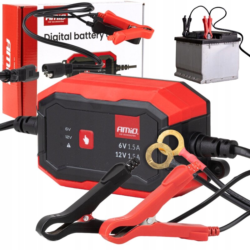 Na obrazie widoczna jest ładowarka do akumulatora z logo \'Amio car accessories\', z kablami zakończonymi klamrami. Obok znajduje się pudełko z napisem \'Digital battery\' oraz akumulator z podłączonymi kablami.