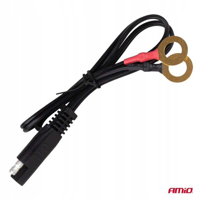 Czarny kabel z końcówkami w kształcie pierścieni, z jednym końcem zakończonym wtyczką. W prawym dolnym rogu widoczne jest logo \'AMiO\'.