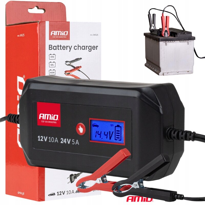 Na obrazie widoczna jest ładowarka do akumulatora z wyświetlaczem pokazującym \'14.4V\' oraz pudełko z napisem \'AMiO Battery charger\'. Obok znajduje się akumulator z podłączonymi kablami rozruchowymi.