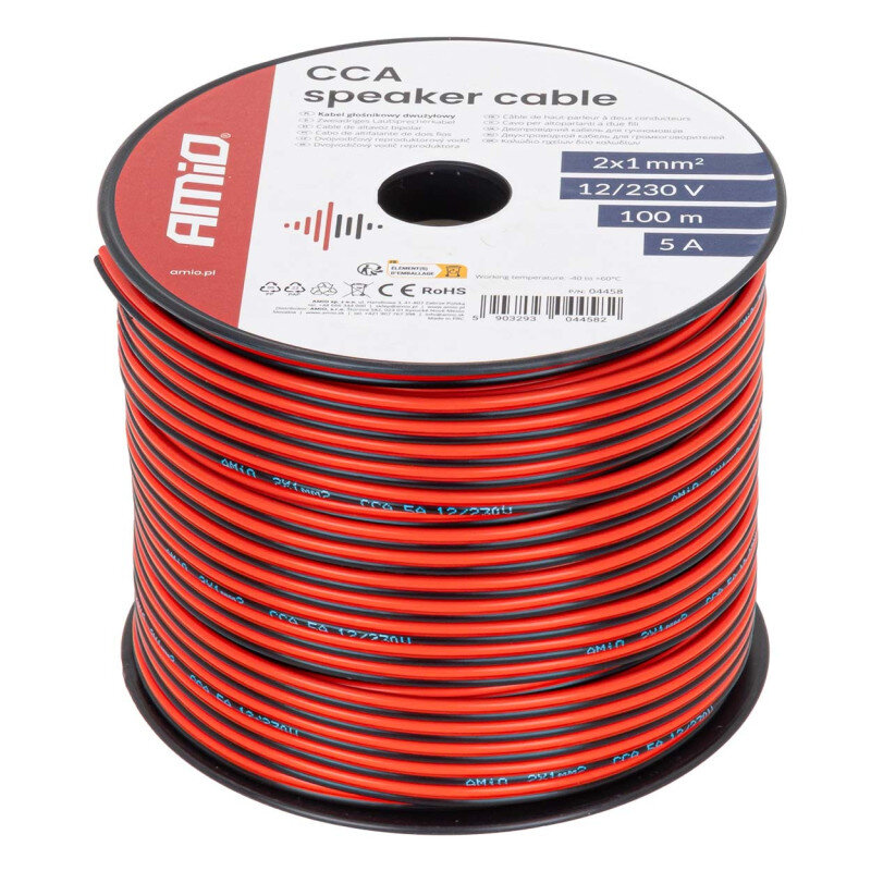 Zdjęcie przedstawia szpulę czerwono-czarnego kabla głośnikowego z oznaczeniami \'CCA speaker cable\', \'2x1 mm²\', \'12/230 V\', \'100 m\', \'5 A\'. Na etykiecie widoczne jest logo \'Amio\' oraz kilka piktogramów certyfikatów.