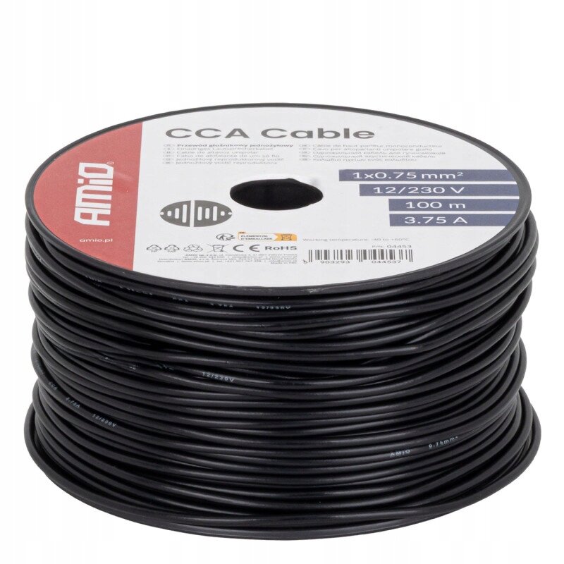 Zdjęcie przedstawia czarny kabel elektryczny nawinięty na szpulę z etykietą \'CCA Cable\'. Na etykiecie widnieją informacje: \'1x0.75 mm²\', \'12/230 V\', \'100 m\', \'3.75 A\' oraz logo \'AMiO\'.