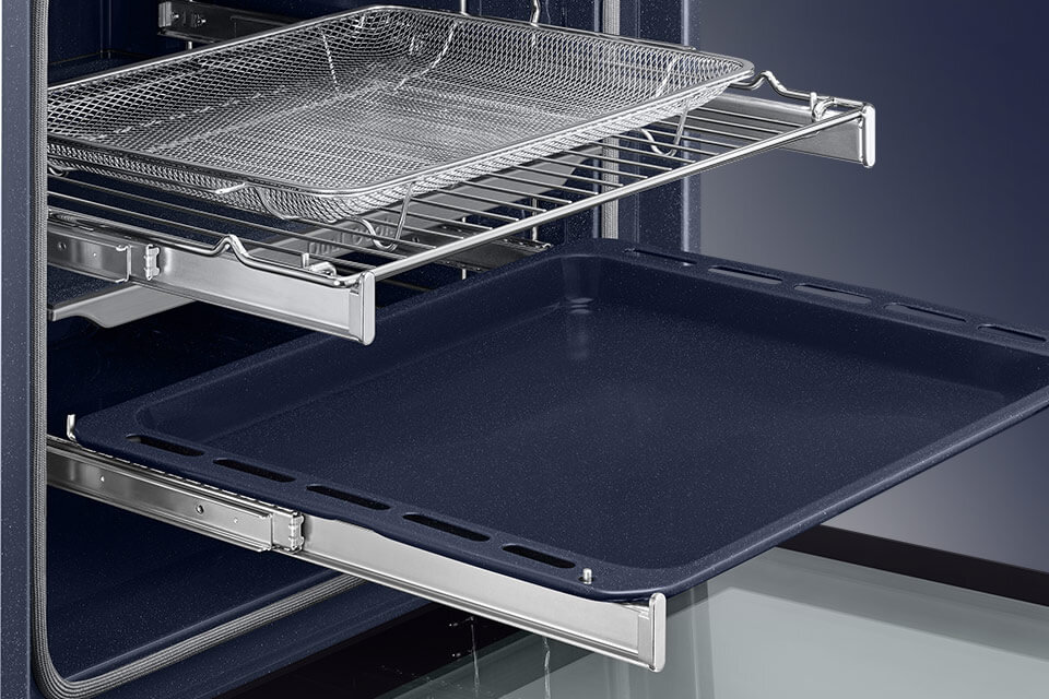 Na zbliżeniu prowadnice teleskopowe zamontowane na dwóch poziomach