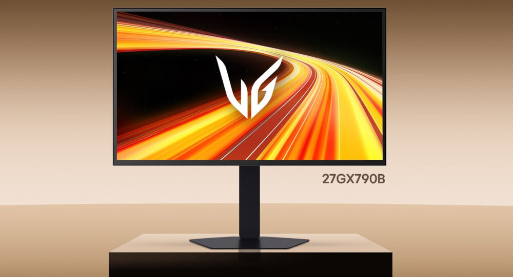 Monitor LG UltraGear 27GX790B-B 26.5 cala OLED 2560x1440px 540Hz 0.02 ms [GTG] prezentacja monitora od przodu na podeście jasne tło