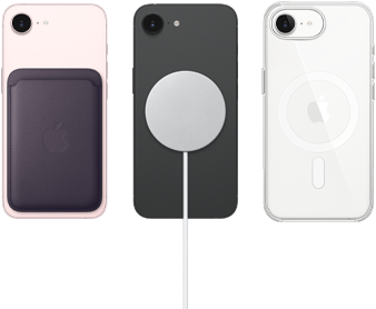 }iPhone 17e w kolorze jasnoróżowym z portfelem z tkaniny FineWoven w kolorze nocnego fioletu, iPhone 17e w kolorze czarnym z silikonowym etui w kolorze czarnym i ładowarką MagSafe, iPhone 17e w kolorze białym z przezroczystym etui z MagSafe