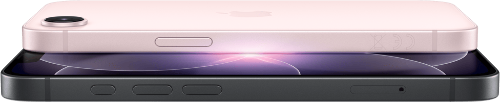 iPhone 17e w&nbsp;pozycji poziomej, bok i&nbsp;tył obudowy, kolor jasnoróżowy. iPhone 17e w&nbsp;pozycji poziomej, bok i&nbsp;tył obudowy, kolor czarny