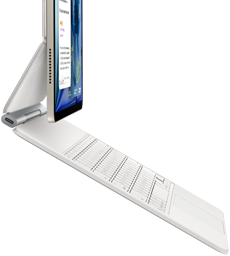 iPad Air, kolor księżycowej poświaty, połączony z klawiaturą Magic Keyboard, kolor biały, bok obudowy