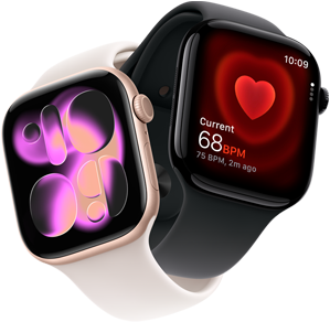 Apple Watch Series 11 z kopertą z aluminium w kolorze różowego złota, z paskiem sportowym w kolorze łagodnego różu, tarcza Lawa, prawa strona obudowy: pokrętło Digital Crown, mikrofon, przycisk boczny, Apple Watch Series 11 z kopertą z aluminium w kolorze onyksu, z paskiem sportowym w kolorze czarnym, z aplikacją Tętno pokazującą aktualne tętno użytkownika, prawa strona obudowy: pokrętło Digital Crown