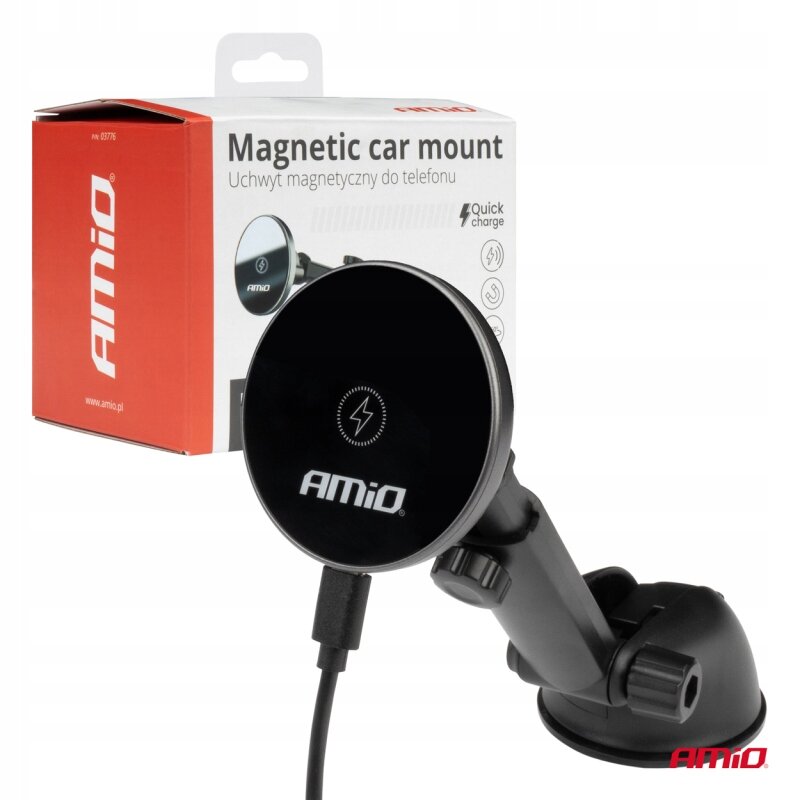 Na obrazie widoczny jest czarny uchwyt samochodowy z logo AMiO, z funkcją ładowania indukcyjnego. W tle znajduje się opakowanie z napisem \'Magnetic car mount Uchwyt magnetyczny do telefonu\'.