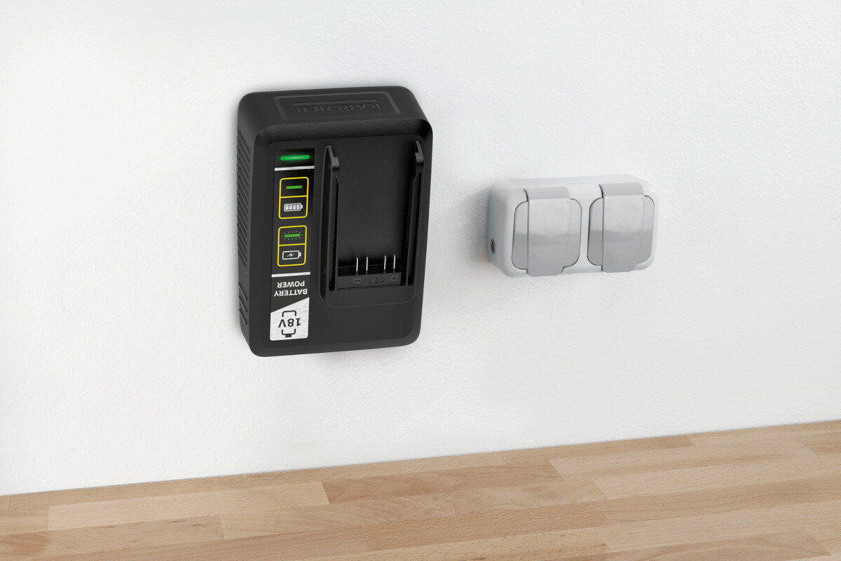 Ladowarka z akumulatorem KARCHER 2.445-032.0 wyglad wyswietlacz napiecie