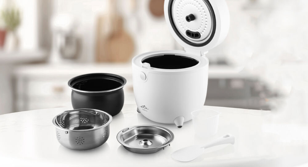 Ryżowar ETA FitRice ETA413990000 ryżowa otwarty biała obudowa obok stoją elementy zestawu łopatka przezroczysty pojemnik metalowe pojemniki funkcjonalność troska o zdrowie specjalny program Low Sugar redukcja zawartości cukrów i skrobi do nawet 40 % dla osób dbających o linię diabetyków osób kontrolujących poziom cukru we krwi pięć automatycznych programów ryż kasze aromatyczne zupy wszechstronny pomocnik 