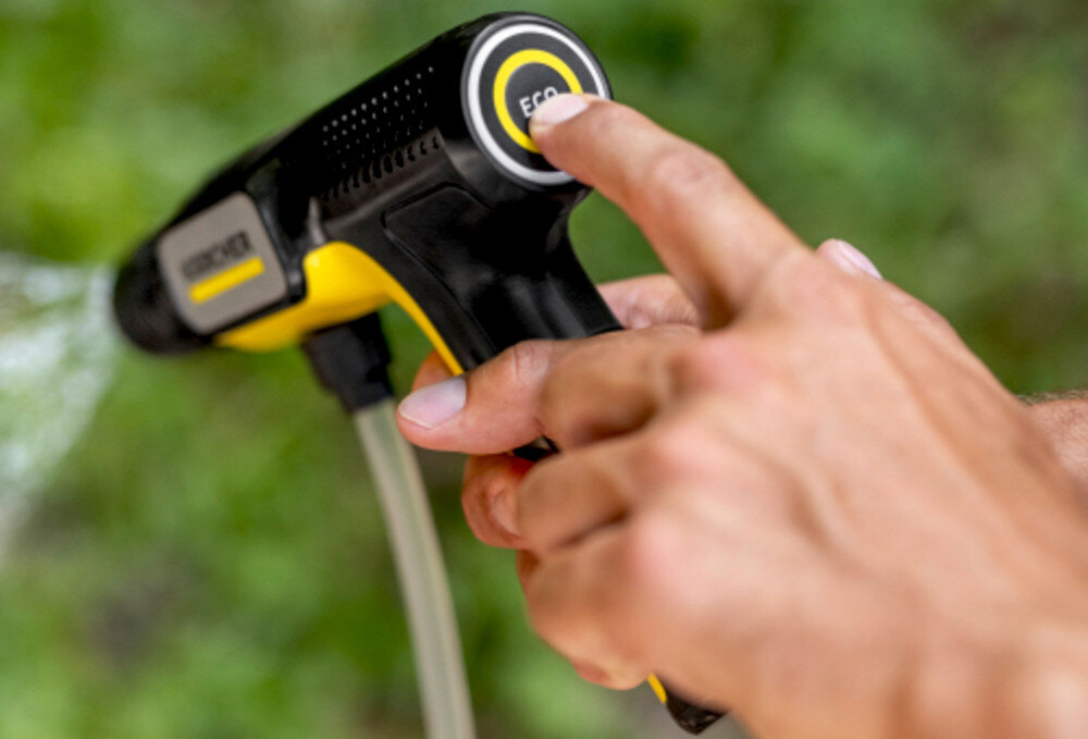 Myjka ciśnieniowa KARCHER OC Handheld Compact BA 1.328-128.0 zdjęcie lifestyle Akumulator i ładowanie akumulator litowo-jonowy do 30 minut pracy w trybie oszczędnym  Wskaźnik LEDport USB-C