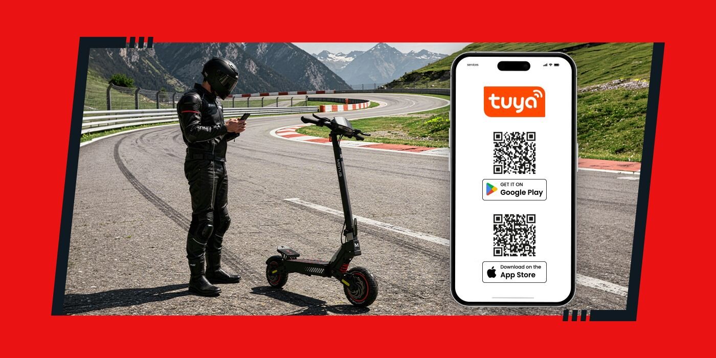 Osoba w kombinezonie stoi obok czarnej hulajnogi elektrycznej na torze wyścigowym w górach. Obok widoczny jest telefon z aplikacją \'tuya\' i kodami QR do pobrania z Google Play i App Store.