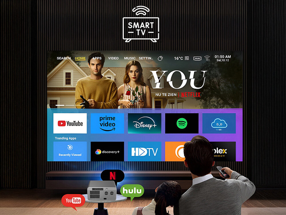 Projektor ZENWIRE PrimeView G60 Google TV aplikacje Smart TV pilot Bluetooth, projektor stojący na stoliku wyświetlający obraz na ścianie