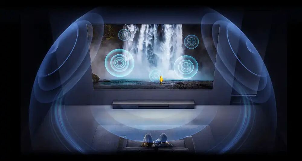 Telewizor HISENSE 55UR8S Dolby Vision HDR Dolby Atmos przestrzenny obraz i dźwięk, telewizor zawieszony na ścianie w pomieszczeniu