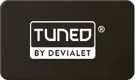 Logo z napisem \'TUNED BY DEVIALET\' na ciemnym tle.