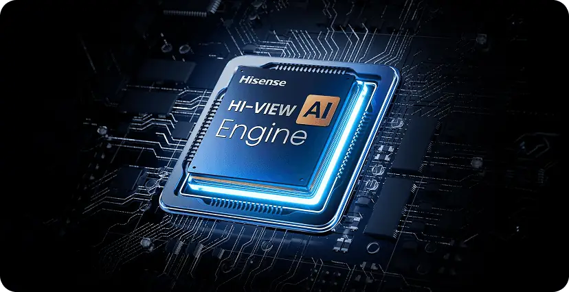 Obraz przedstawia procesor z napisem \'Hisense HI-VIEW AI Engine\' na tle płyty głównej. Procesor jest podświetlony niebieskim światłem.