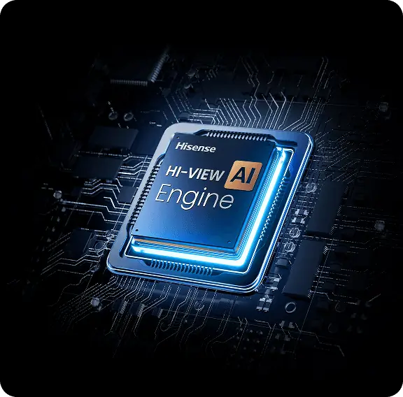 Obraz przedstawia procesor z napisem \'Hisense HI-VIEW AI Engine\' na tle płyty głównej z podświetleniem w kolorze niebieskim.
