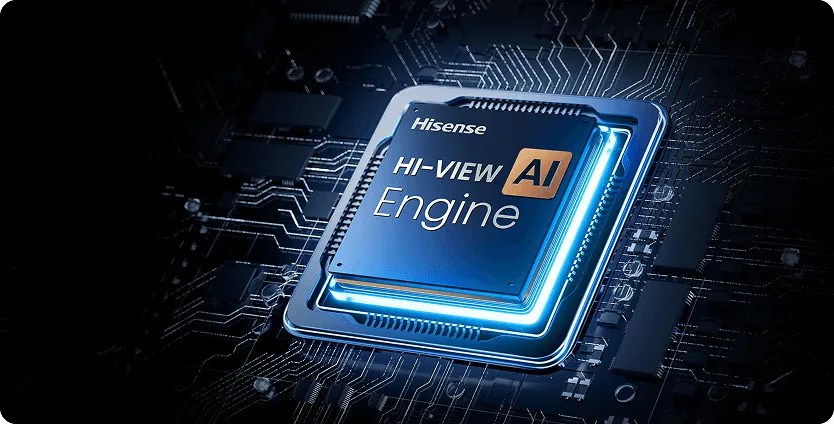 Obraz przedstawia chip z napisem \'Hisense HI-VIEW AI Engine\' umieszczony na płytce drukowanej z widocznymi ścieżkami elektronicznymi.