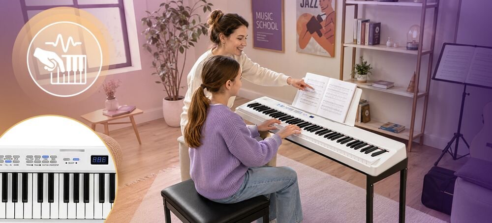 Pianino cyfrowe MUSICMATE składane MM-P8 FoldMaster 88 klawiszy 128 brzmień polifonia 64 głośniki 2x3W, osoba grająca na pianinie
