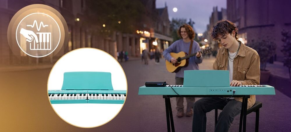 Pianino cyfrowe składane MUSICMATE MM-P8 FoldMaster metronom nagrywanie 128 brzmień tryb perkusji, osoba grająca na pianinie w plenerze
