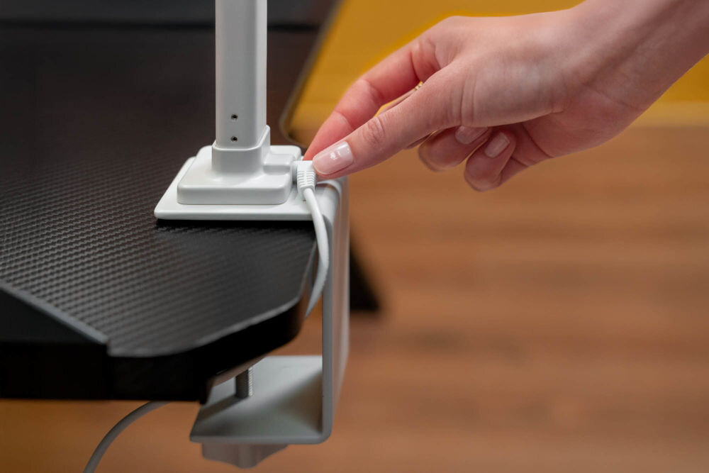 Lampka na monitor XQUANTUM ML100W 16 W, Regulacja jasności montaż do biurka zasilanie usb-c obrotowe ramię montaż do blatu zacisk mocujący