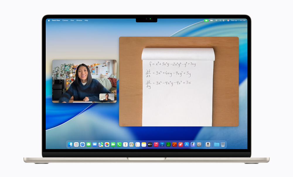 MacBook Air zdalny wykład na ekranie głośniki widok blatu