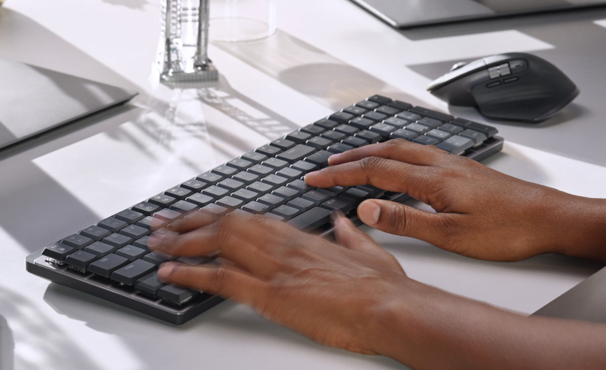 Klawiatura-LOGITECH-MX-przewodowo-i-bezprzewodowo