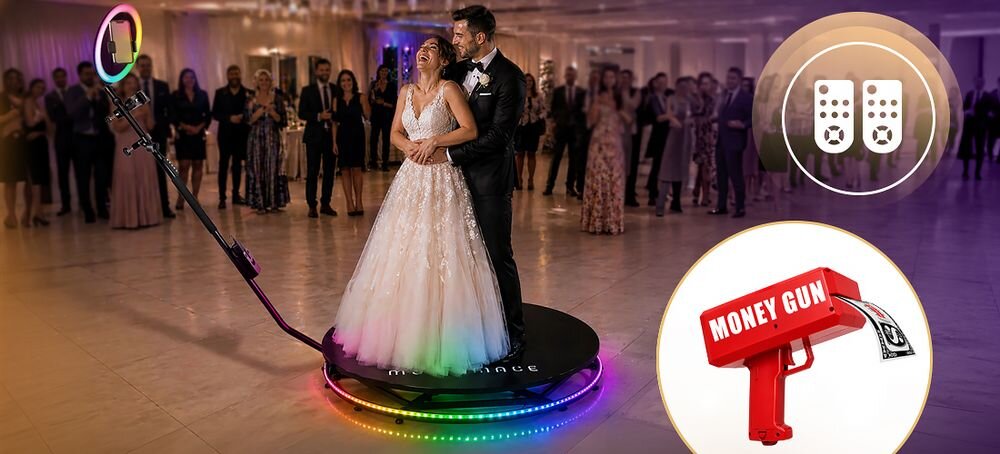 Fotobudka 360° MUSICMATE MM-FB100 PartySpin stabilna platforma 363 kg i statyw teleskopowy, para młoda stojąca na fotobudce, która stoi na sali weselnej