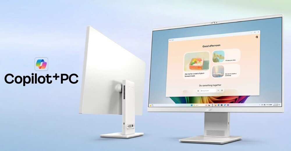 Komputer All in One ACER Aspire S24B-GMTL-U Przód komputera stacjonarnego z włączonym ekranem oraz widok na jego tył z profilu, po lewej stronie widoczne jest logo 'Copilot+ PC'