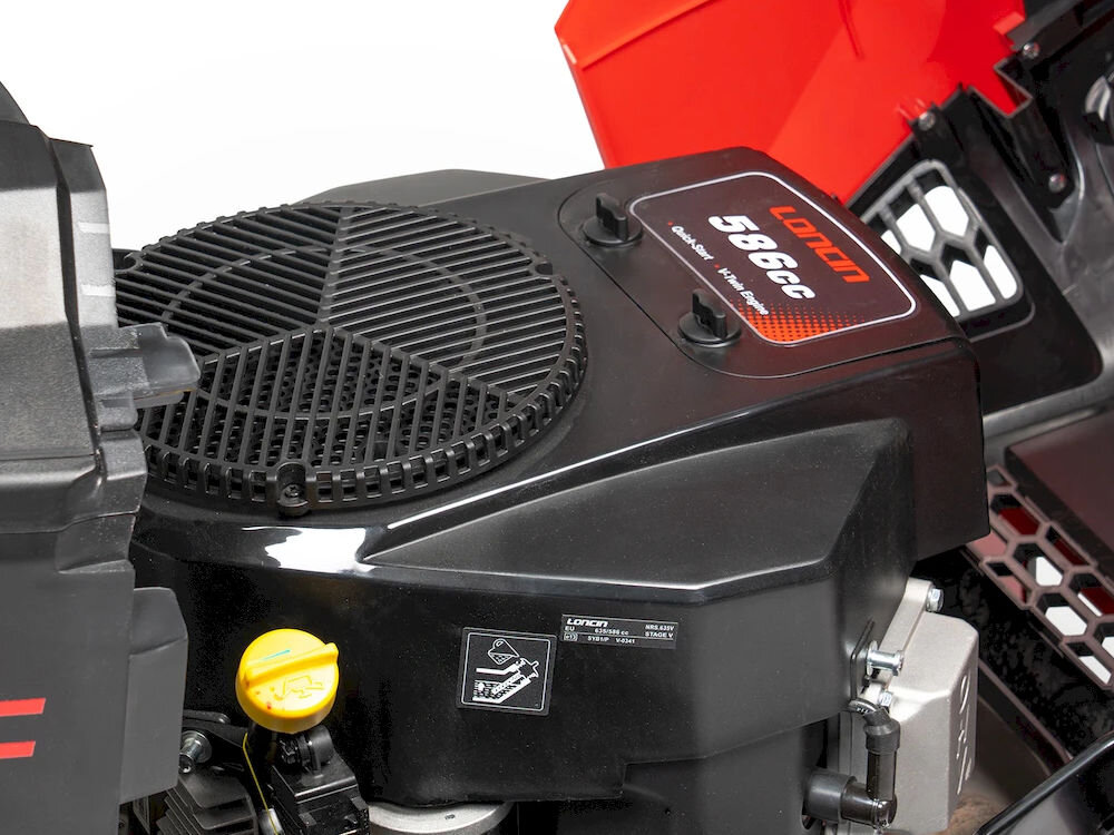 Czarny silnik z widocznym napisem \'Loncin 586cc\' oraz żółtym korkiem. W tle widoczny jest czerwony element obudowy.