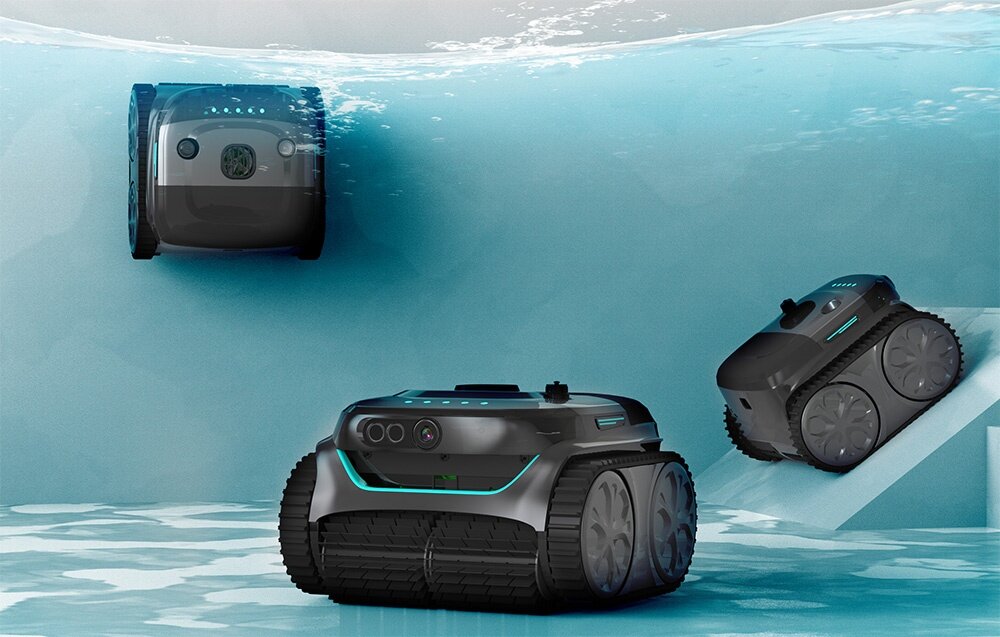 Robot do czyszczenia basenów WYBOT C2 Pro Vision, Trzy roboty czyszczące dno, ścianę oraz schody wewnątrz basenu wypełnionego wodą, robot, basen, czyszczenie, wygoda