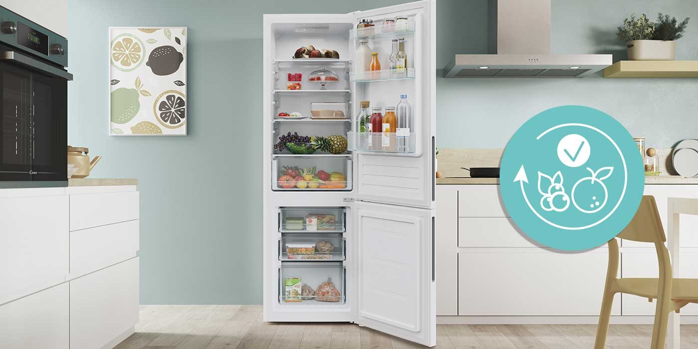 LODÓWKA CANDY CCT3L517EW wizualizacja kuchnia urządzenia AGD lodówka otwarta wnętrze półki szuflady ikona elastyczne aranżowanie wnętrza oszczędności zachowanie smaku na długo świeżość produktów Low Frost