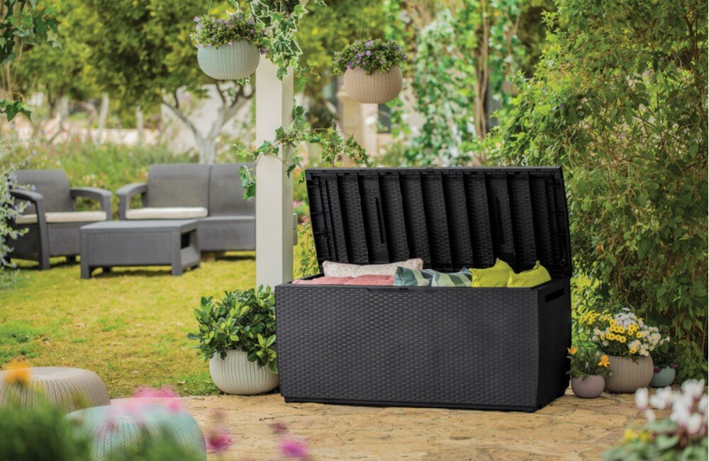 Skrzynia ogrodowa KETER Capri Storage Box 305 L Brązowy niewielki rozmiar 123 x 53,5 x 57 cm pojemność do 305 litrów mechanizm wspomagający otwieranie pokrywy